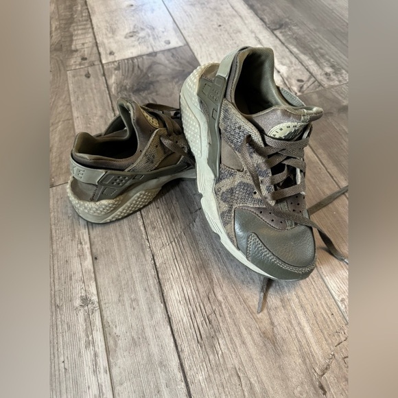 Nike Shoes - Nike Air Huarache Run, Desert Ore / Canteen 200, 6.5